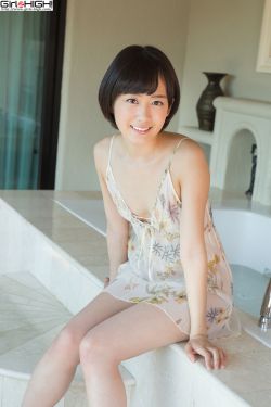 女浴室里赤裸裸洗澡丰满